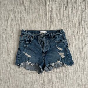 Abercrombie and Fitch The Mom Short High Rise Size 6 (28) Medium Destroy